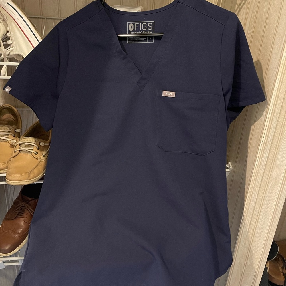 Figs scrub top